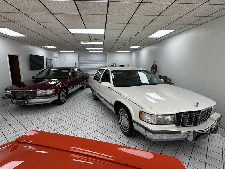 Cadillac-Fleetwood-1995-White-Dark-Blue-14