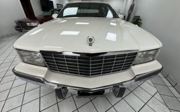 Cadillac-Fleetwood-1995-White-Dark-Blue-2