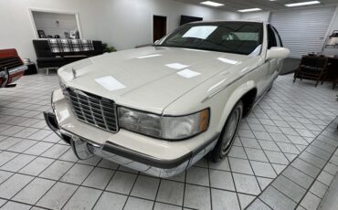 Cadillac-Fleetwood-1995-White-Dark-Blue-3