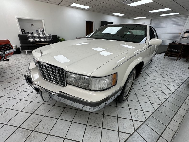 Cadillac-Fleetwood-1995-White-Dark-Blue-3