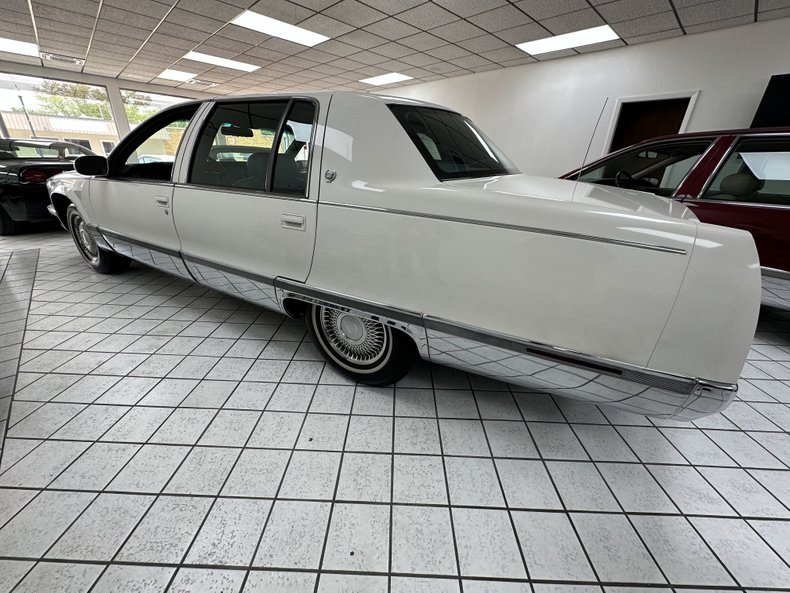 Cadillac-Fleetwood-1995-White-Dark-Blue-4