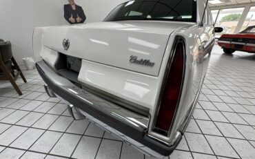 Cadillac-Fleetwood-1995-White-Dark-Blue-6