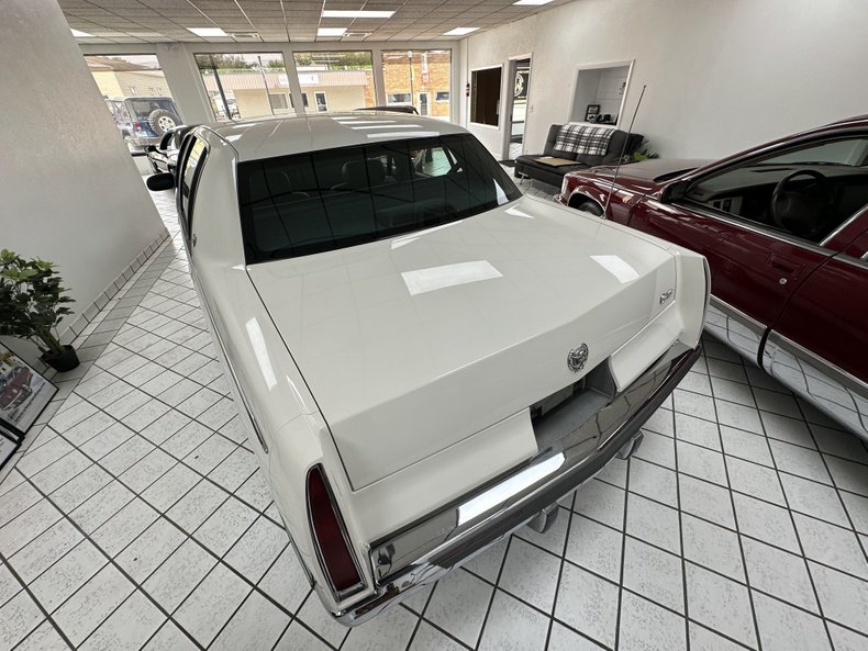 Cadillac-Fleetwood-1995-White-Dark-Blue-7