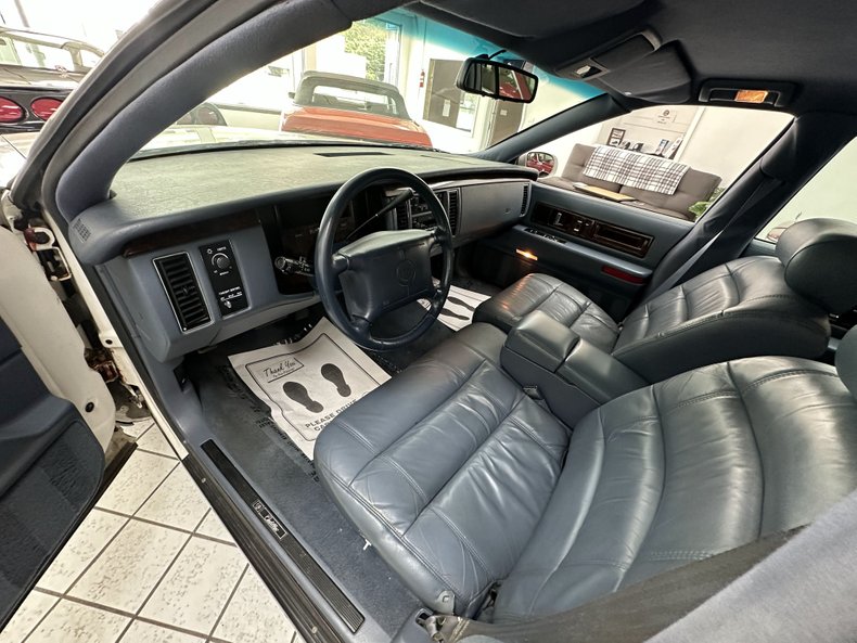 Cadillac-Fleetwood-1995-White-Dark-Blue-8