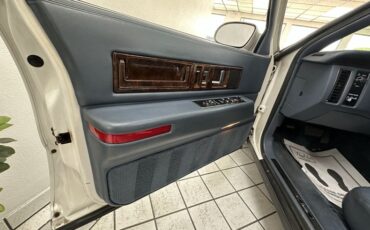 Cadillac-Fleetwood-1995-White-Dark-Blue-9