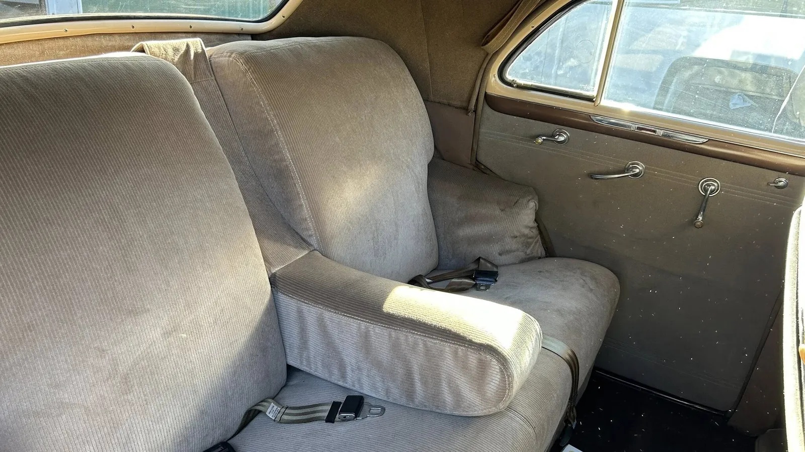 Cadillac-Lasalle-1940-Black-Tan-10