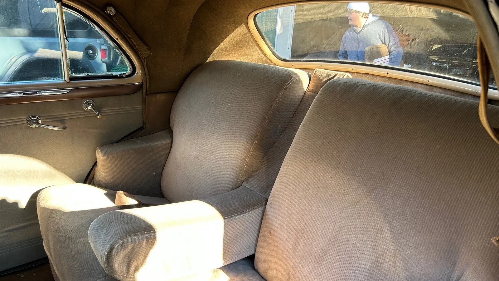 Cadillac-Lasalle-1940-Black-Tan-12