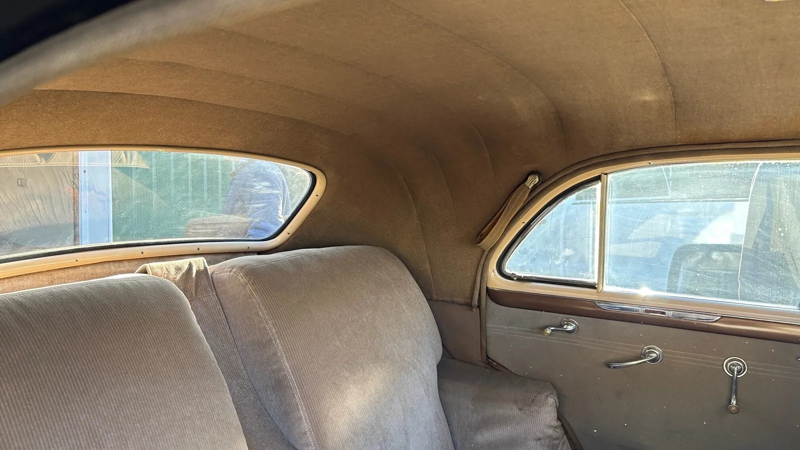 Cadillac-Lasalle-1940-Black-Tan-14