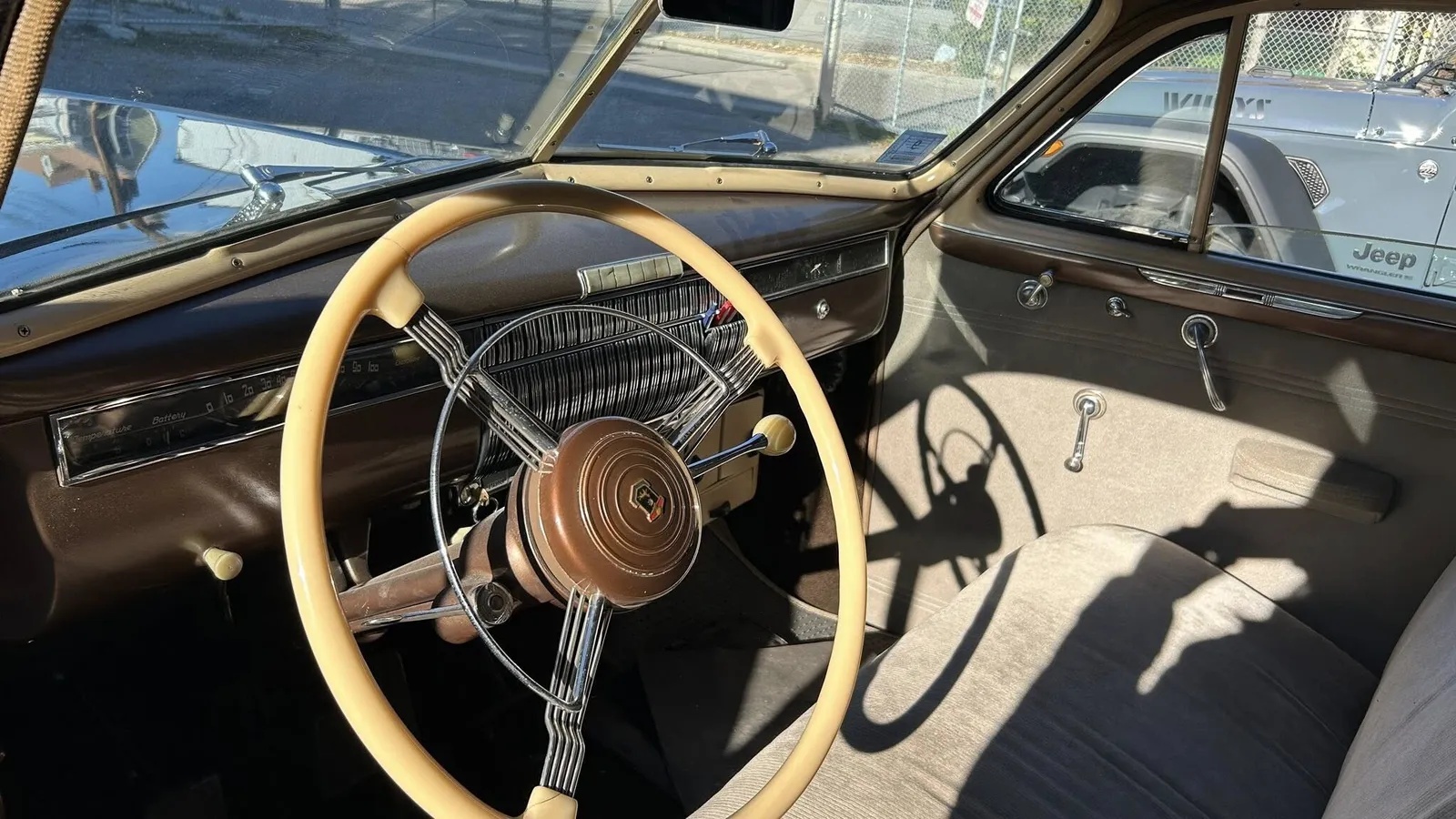 Cadillac-Lasalle-1940-Black-Tan-15