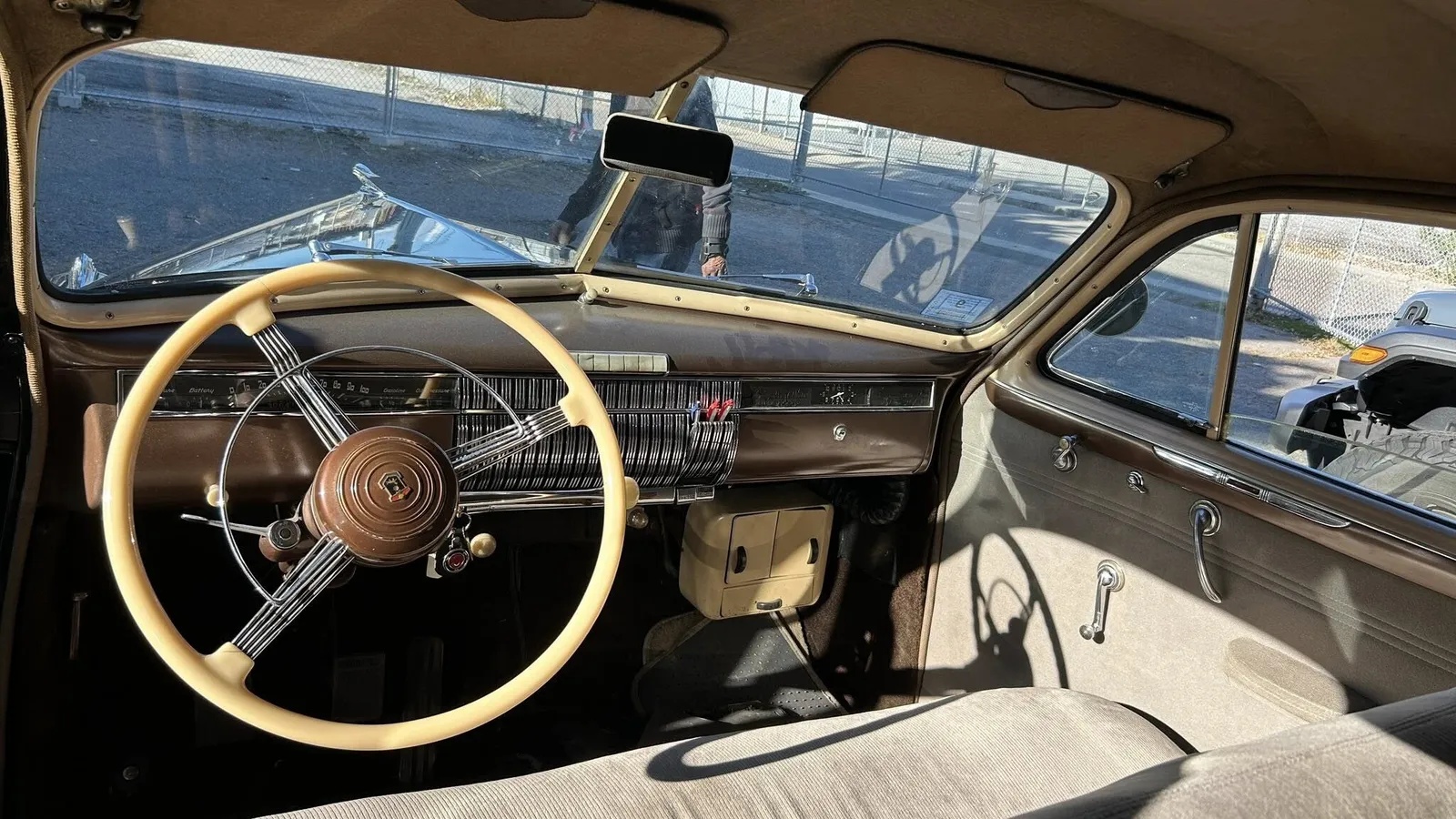 Cadillac-Lasalle-1940-Black-Tan-16
