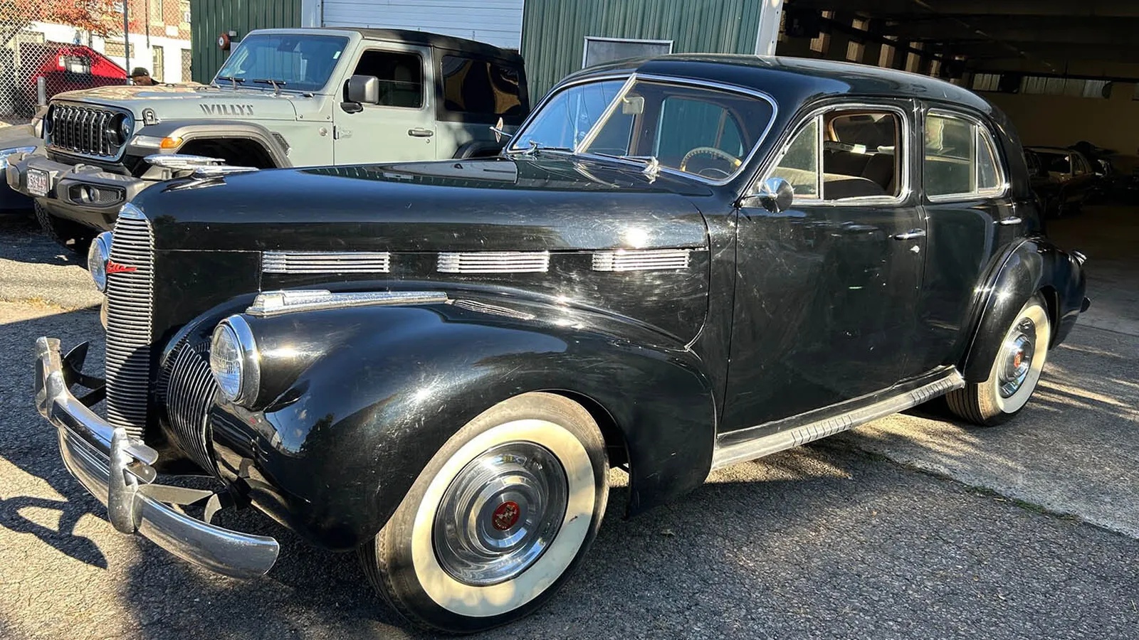 Cadillac-Lasalle-1940-Black-Tan-3