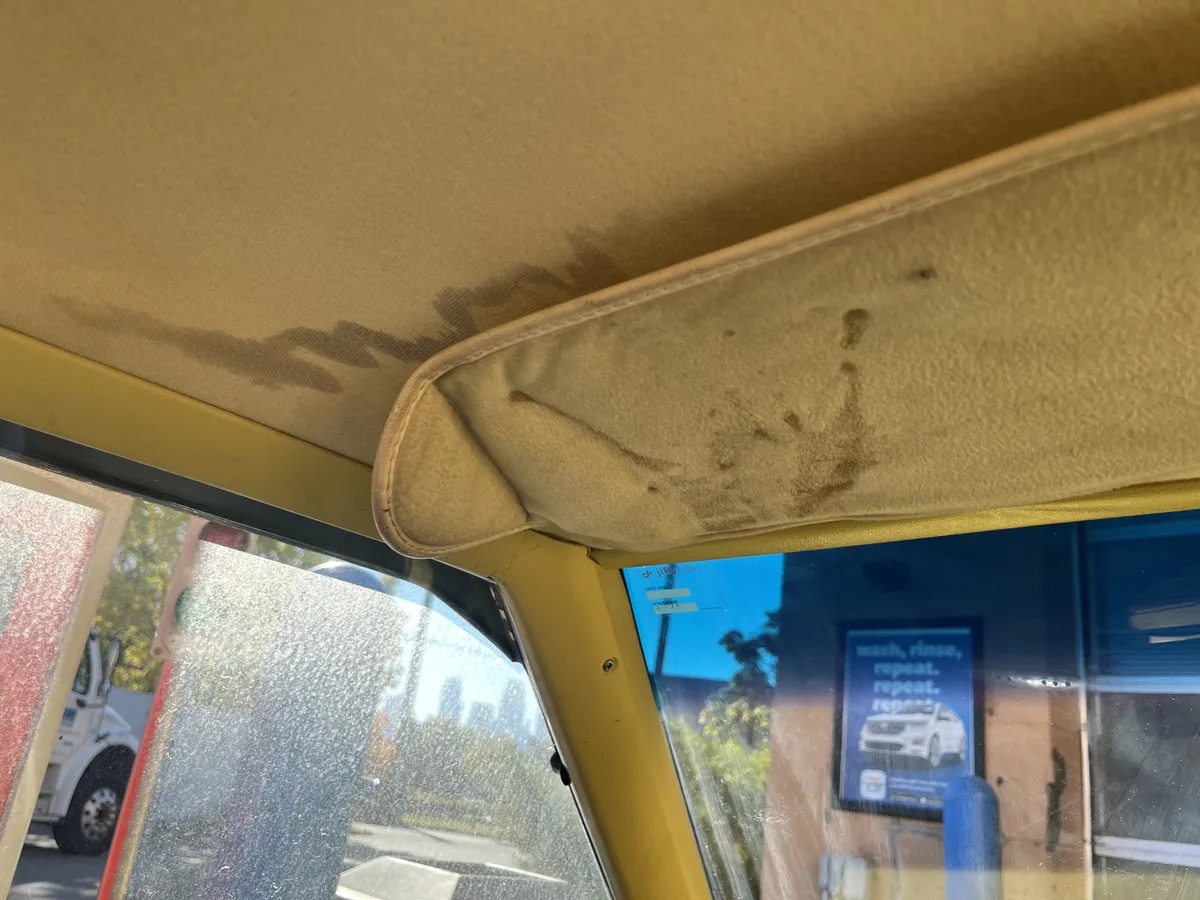 Cadillac-Sedan-deville-1977-Gold-Gold-2