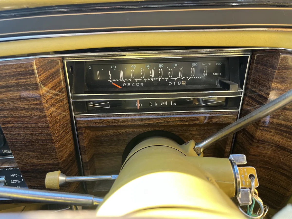 Cadillac-Sedan-deville-1977-Gold-Gold-3