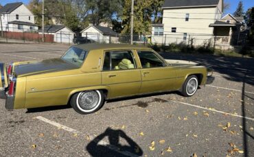 Cadillac-Sedan-deville-1977-Gold-Gold