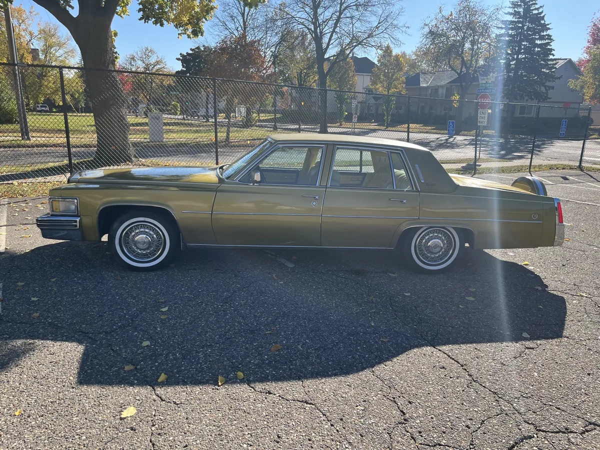 Cadillac-Sedan-deville-1977-Gold-Gold-4
