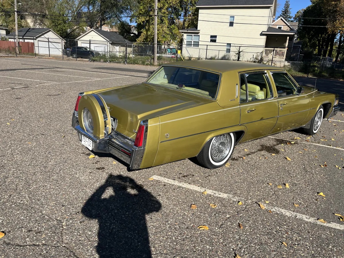 Cadillac-Sedan-deville-1977-Gold-Gold-5