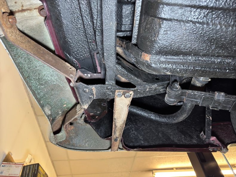 Cadillac-Series-61-1950-Burgundy-Dark-Gray-40