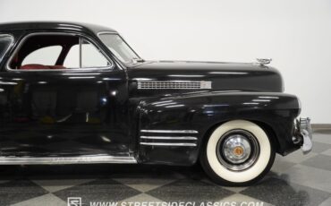 Cadillac-Series-62-1941-Black-Burgundy-11