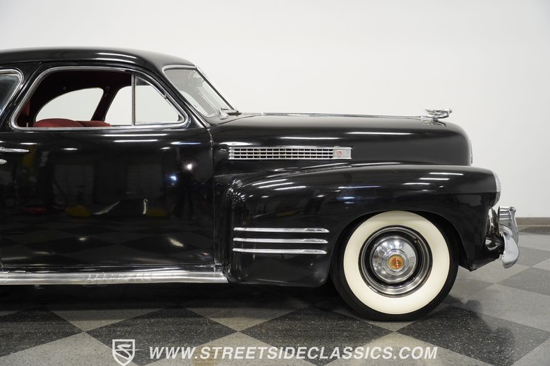 Cadillac-Series-62-1941-Black-Burgundy-11