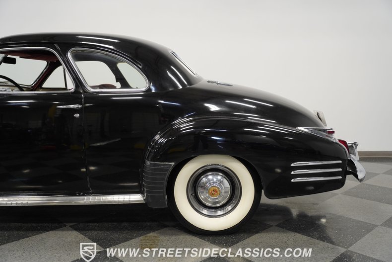 Cadillac-Series-62-1941-Black-Burgundy-12