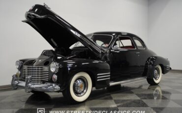 Cadillac-Series-62-1941-Black-Burgundy-13