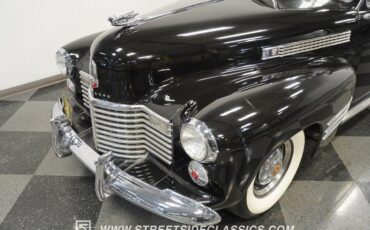 Cadillac-Series-62-1941-Black-Burgundy-15