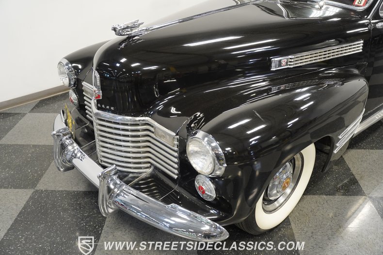 Cadillac-Series-62-1941-Black-Burgundy-15