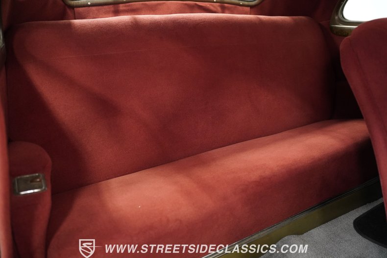 Cadillac-Series-62-1941-Black-Burgundy-2