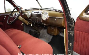 Cadillac-Series-62-1941-Black-Burgundy-21