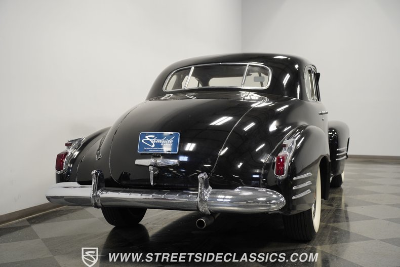 Cadillac-Series-62-1941-Black-Burgundy-23