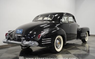 Cadillac-Series-62-1941-Black-Burgundy-24