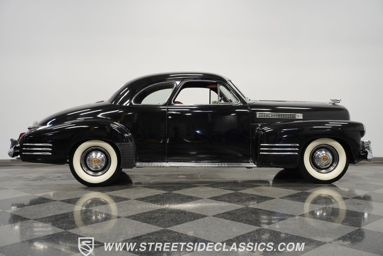Cadillac-Series-62-1941-Black-Burgundy-26
