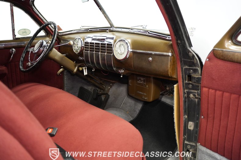 Cadillac-Series-62-1941-Black-Burgundy-3