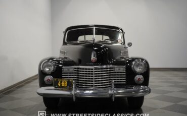 Cadillac-Series-62-1941-Black-Burgundy-30