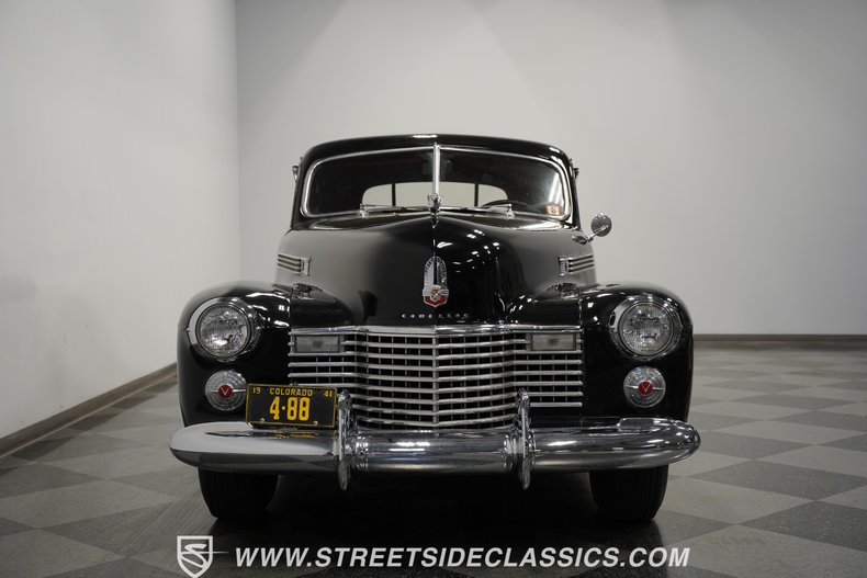 Cadillac-Series-62-1941-Black-Burgundy-30