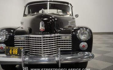 Cadillac-Series-62-1941-Black-Burgundy-31