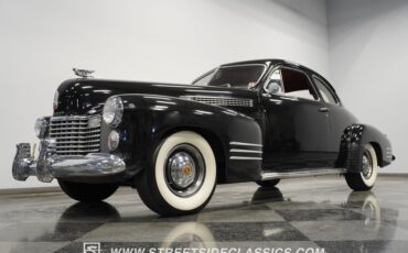 Cadillac-Series-62-1941-Black-Burgundy-32