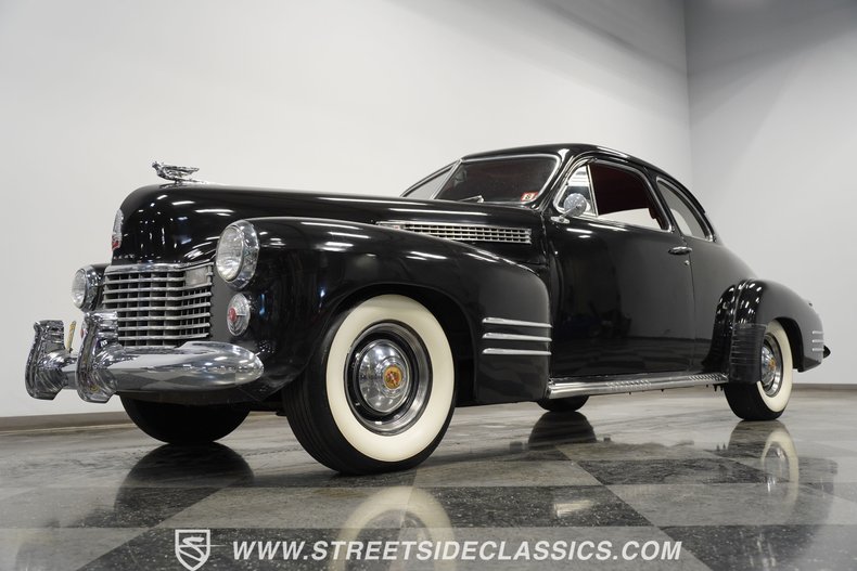 Cadillac-Series-62-1941-Black-Burgundy-32