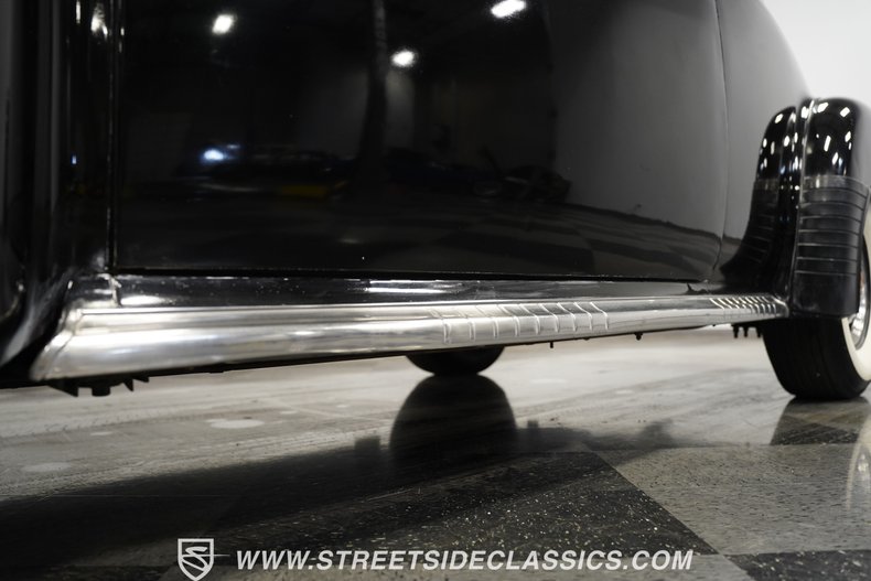 Cadillac-Series-62-1941-Black-Burgundy-33