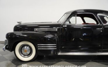 Cadillac-Series-62-1941-Black-Burgundy-34