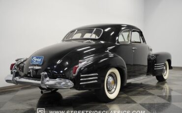 Cadillac-Series-62-1941-Black-Burgundy-35