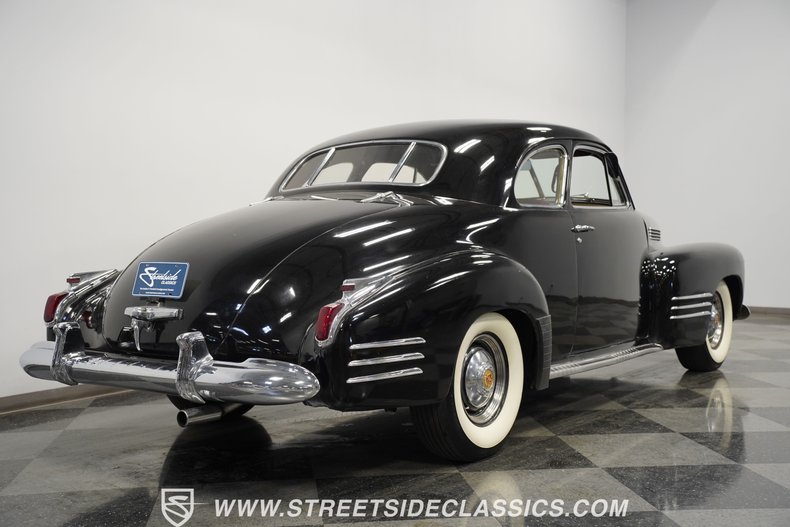 Cadillac-Series-62-1941-Black-Burgundy-35
