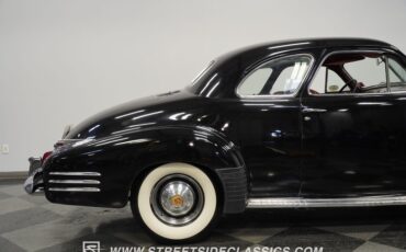Cadillac-Series-62-1941-Black-Burgundy-37