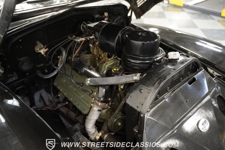 Cadillac-Series-62-1941-Black-Burgundy-38