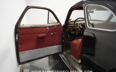 Cadillac-Series-62-1941-Black-Burgundy-40