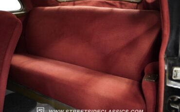 Cadillac-Series-62-1941-Black-Burgundy-42