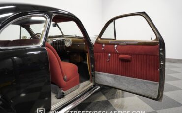 Cadillac-Series-62-1941-Black-Burgundy-43