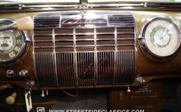 Cadillac-Series-62-1941-Black-Burgundy-45