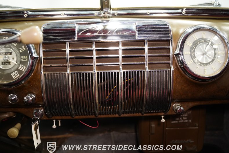 Cadillac-Series-62-1941-Black-Burgundy-45