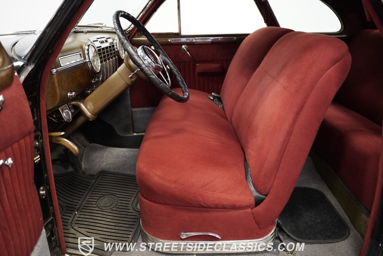 Cadillac-Series-62-1941-Black-Burgundy-46